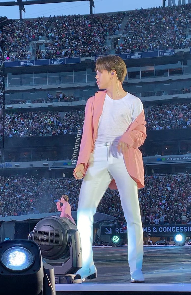 There& #39;s a lot of kitty hand Jimin. Truly iconic era.
