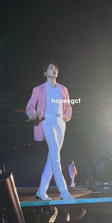 There& #39;s a lot of kitty hand Jimin. Truly iconic era.