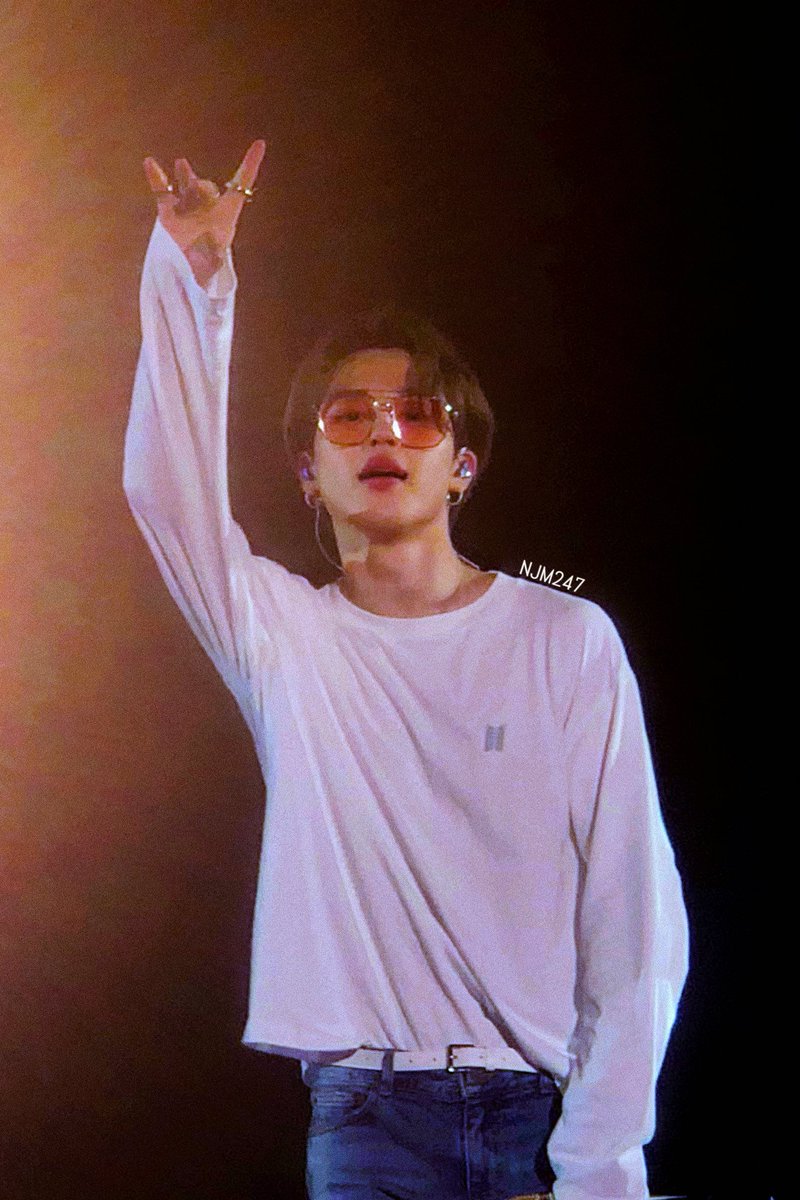 There& #39;s a lot of kitty hand Jimin. Truly iconic era.