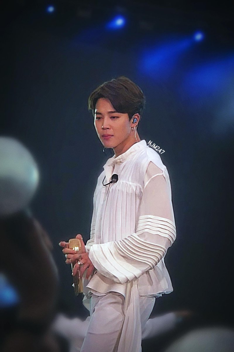 There& #39;s a lot of kitty hand Jimin. Truly iconic era.