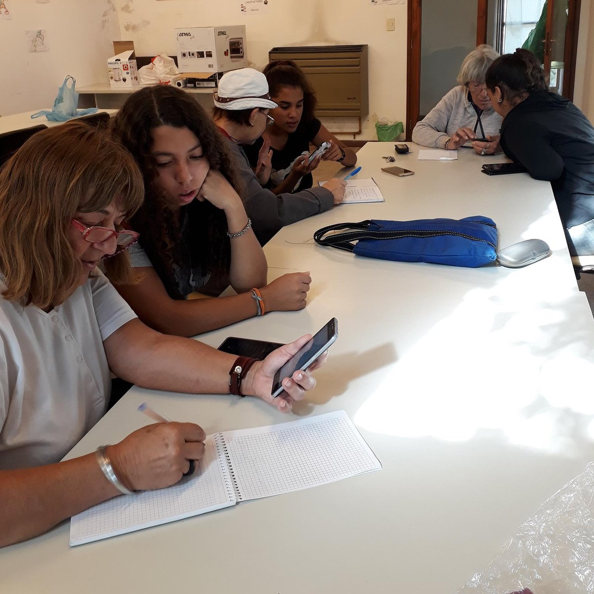 sbibliotecario's tweet image. La biblioteca conecta generaciones y mejora las habilidades tecnológicas de los adultos mayores➡️bit.ly/3aY7Rrg 📳La Biblioteca Municipal de Santa Clara del Mar🇦🇷 pasó a formar parte del @IFLA_LibraryMap #WorldLibraryMap #StoriesThatMatter #WorldLibraryMap #SDGs #Lib4Dev