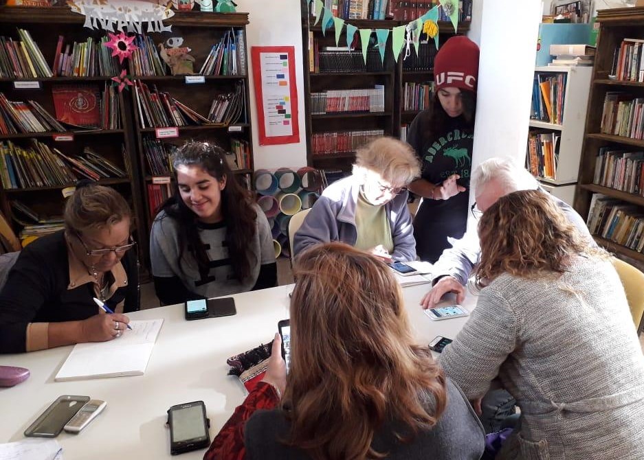sbibliotecario's tweet image. La biblioteca conecta generaciones y mejora las habilidades tecnológicas de los adultos mayores➡️bit.ly/3aY7Rrg 📳La Biblioteca Municipal de Santa Clara del Mar🇦🇷 pasó a formar parte del @IFLA_LibraryMap #WorldLibraryMap #StoriesThatMatter #WorldLibraryMap #SDGs #Lib4Dev