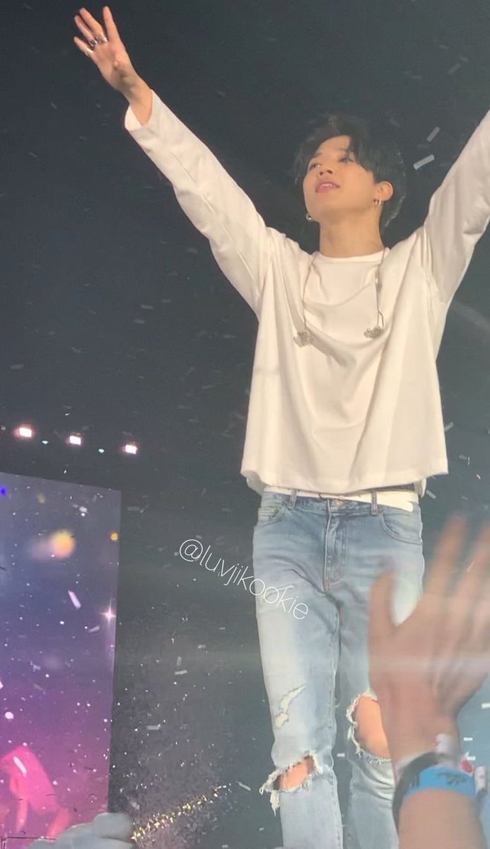 There& #39;s a lot of kitty hand Jimin. Truly iconic era.