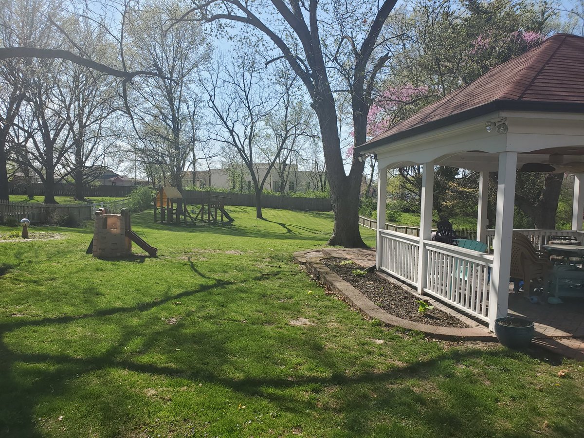 coachbohn's tweet photo. I am thankful for a lot of things right now, but with this beautiful weather I am thankful to have this back yard to keep my faimly entertained while we're home. 
#afftonvirtualspiritweek
@Affton_StuCo https://t.co/IdM3uVpzze