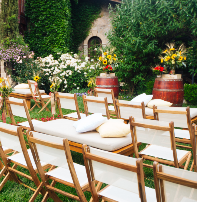 JoshuaJayEvents's tweet photo. Your ceremony can be as luxurious or as simple as you like! This mix of ivory folding chairs with the bench are a beautiful way to mix it up.
#WeddingIdeas #WeddingCeremony #SayIDo #QuarantineAndPlan #Ceremony #FreshFlowers https://t.co/7f0getDQeX