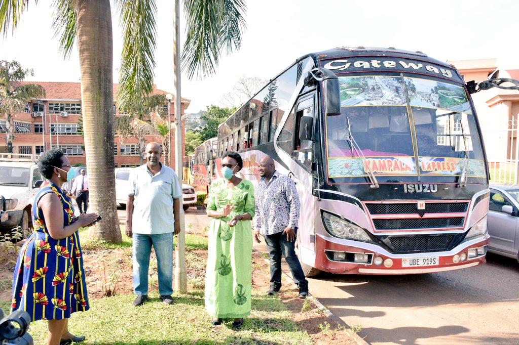DianaAtwine's tweet photo. Gateway Buses also provided 3 buses (fueled) for transporting our health workers to and from our health facilities. This will ease access to the facilities for those health workers without their own vehicles. Isn't this great ! 
Thanks Gateway Buses 🙏 https://t.co/RDFUxmRb8C