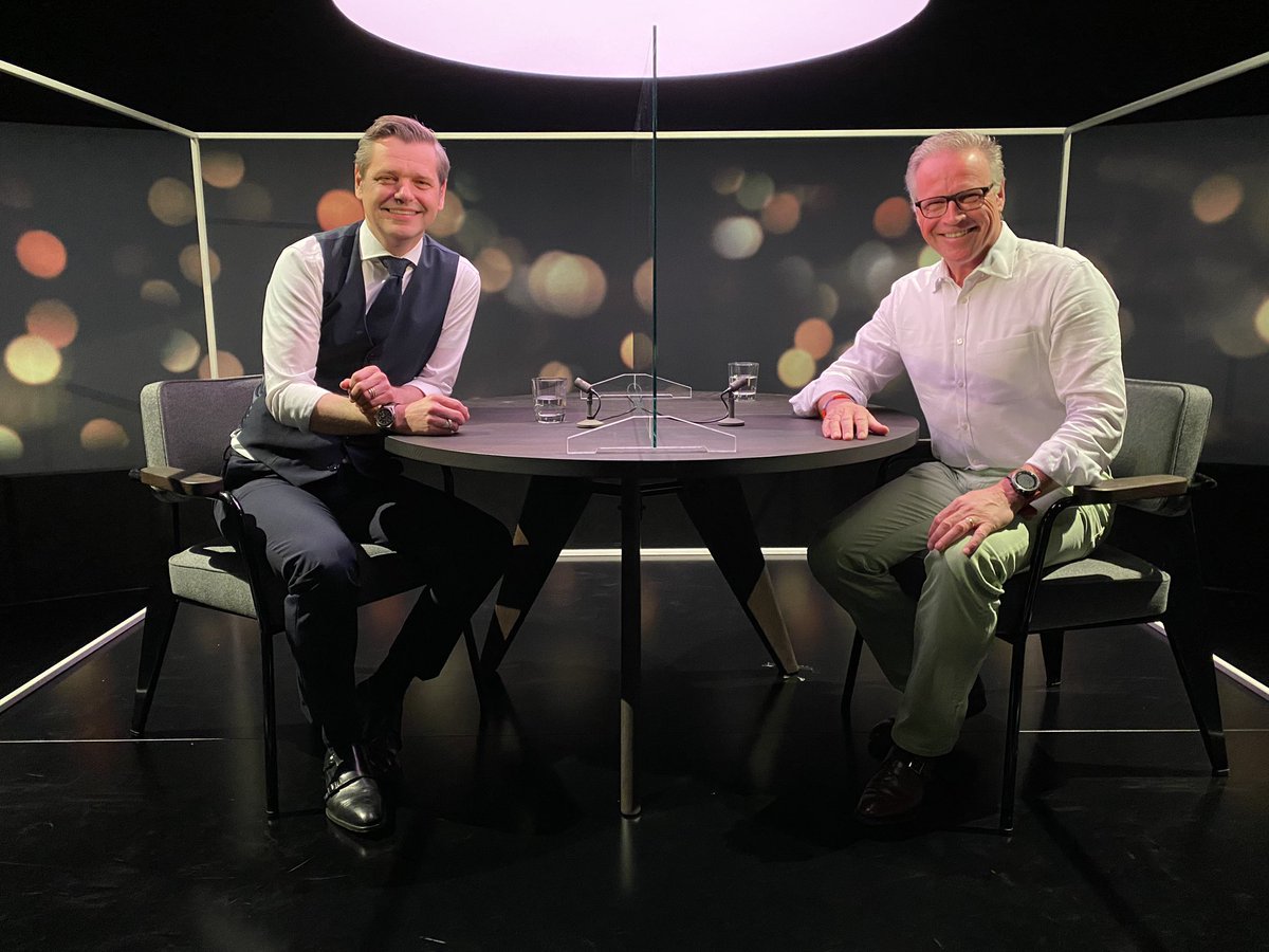 Ex-CEO #sbb <a href="/AndreasMeyer/">Andreas P. Meyer</a> privat bei <a href="/ursgredig/">Urs Gredig</a>: #COVIDー19  lockdown DIGITAL UNTERTÜTZT schrittweise aufheben. Gesundheit schützen 🇨🇭Arbeitsplätze retten #smartdistancing Datenschutz gewährleistet #machtdigitalvorwärts <a href="/dgt_switzerland/">digitalswitzerland</a>