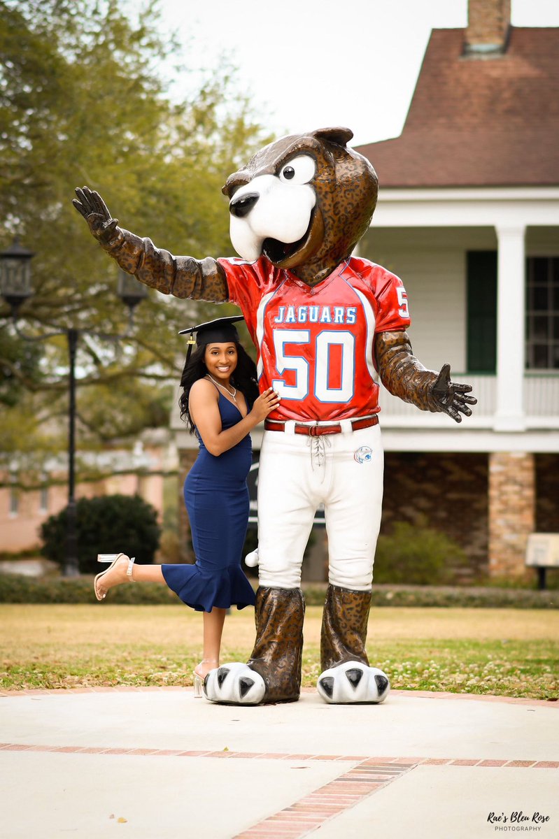DKiraaaa's tweet photo. I did it in 4 years‼️ I started college at South Alabama in 2016. I was pregnant &amp; straight out of high school. I pushed myself daily. NO breaks,NO time off. somehow I pulled it off. It was very challenging but I made it🤩while being a full time mom &amp; student..BSN, RN loading👩🏽‍⚕️🎓 https://t.co/4KXp6yFA4P