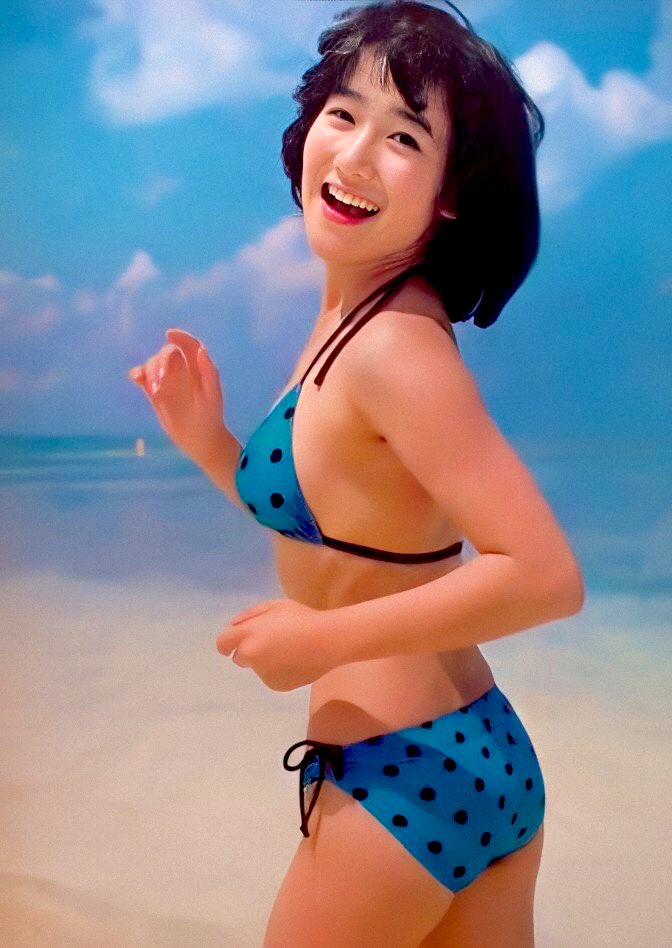 かく على تويتر おはようございます 岡田有希子さんの水着のバック姿は写真集にも無いのですが お写真 ありがとうございます O