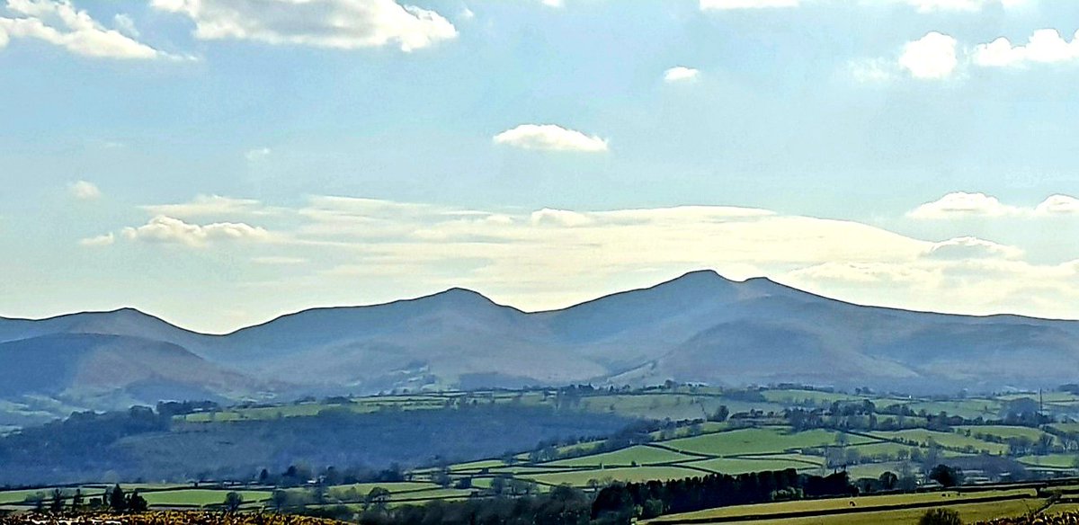 breconshowsec's tweet photo. Save and Help our NHS by social distancing. Please do not travel into the Countryside during this coronavirus crisis. There'll be a welcome in the Hillside when this epidemic has been conquered. https://t.co/TkU0YhM8ct