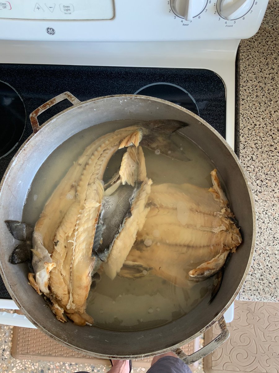 JoseACollazo7's tweet photo. Bacalao gaspeh de Canada , siguiéndole la tradición de abuelo. Luego, cebollas y tomates. Viandas (la favorita de abuelo era la yautia). El tenia siempre sierra con algún empanado en la nevera en una olla...Mańana les envío la foto final.... Nada fácil!! 😷😷😷 https://t.co/sDUNsNps9e