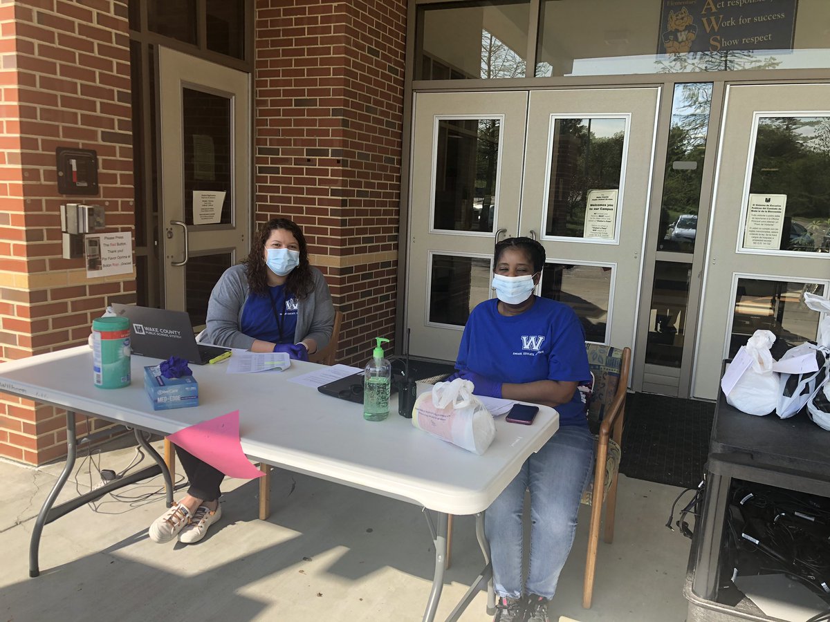 A successful day of tech distribution at WES! We had a blast and we got to see some of our babies 🥰@wilburn_es <a href="/LuDove2/">Dr. Lutashia Dove</a> <a href="/stacy_goode/">💫Stacy Goode</a> <a href="/WCPSSTeam/">Team WCPSS</a>