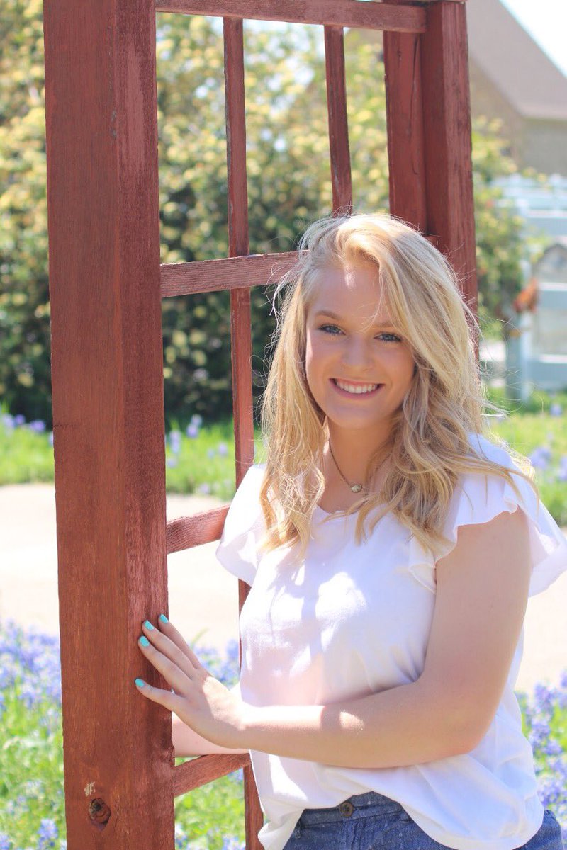 jillmurray53's tweet photo. Senior pics🤩🤩 https://t.co/qYP9a0sWJl