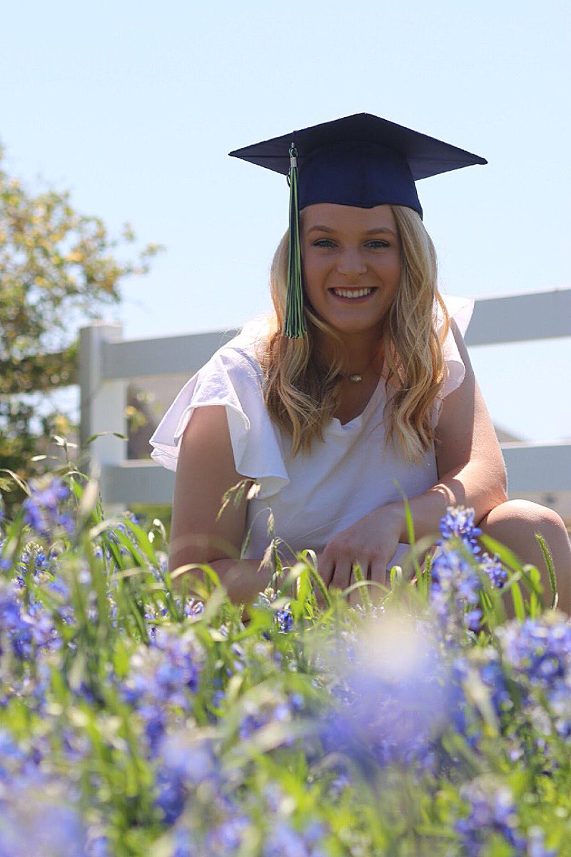 jillmurray53's tweet photo. Senior pics🤩🤩 https://t.co/qYP9a0sWJl