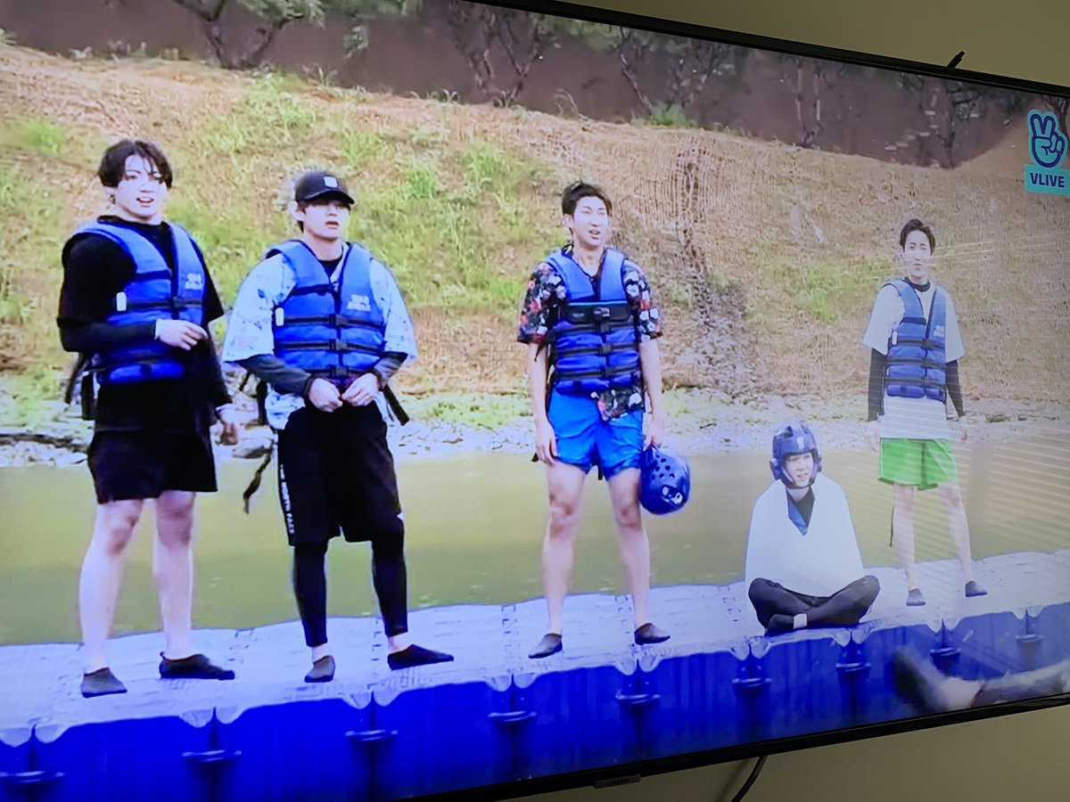 SuekJinsrose's tweet photo. I’m watching #runbtsep84 for the 3rd time. I love love this episode so much. And I just realize... my goodness #namjoon IM SPEECHLESS. Those thighs man... they’re right you are a #daddy and that’s why you’re my wrecker. NAMJOON STANS where you at?! 😏😏😏 https://t.co/ayBwMX2Ekh