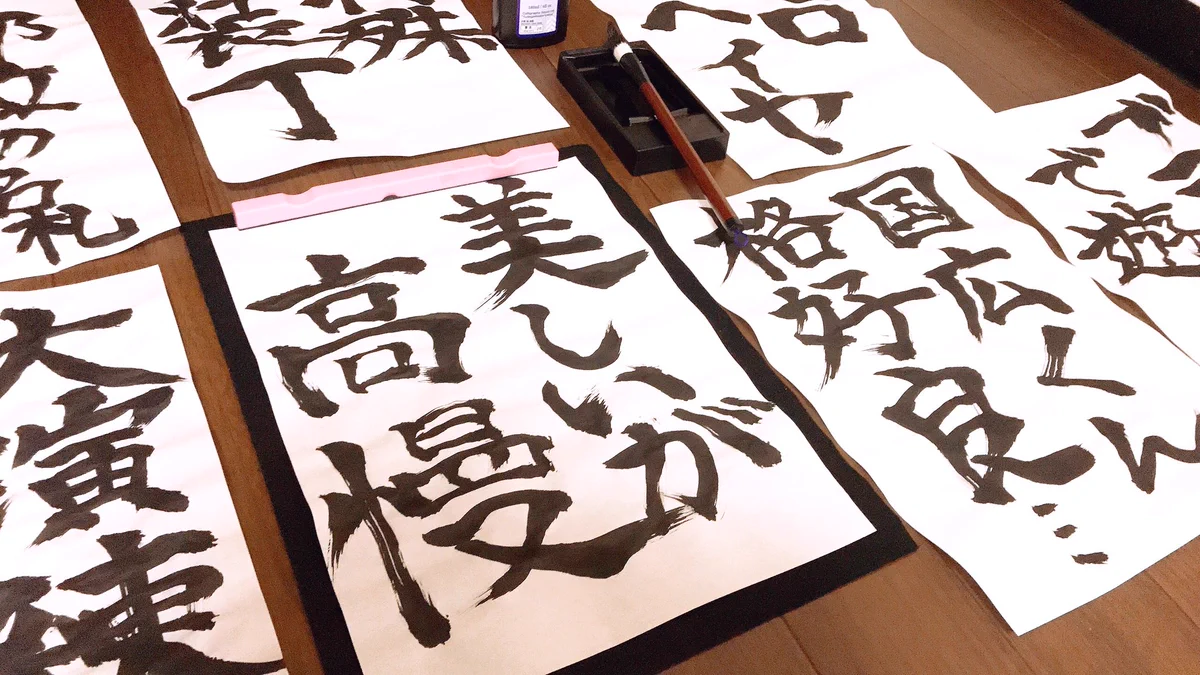 まねしたくなる高尚なおうち遊び。書いてある言葉もなんかおもしろい。