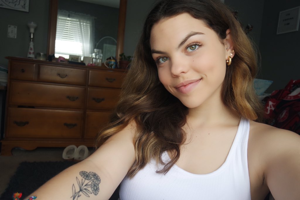 JessicEmens's tweet photo. Me taking a selfie just casually showing off my tattoo except not so casually https://t.co/4zfNLHhx4e