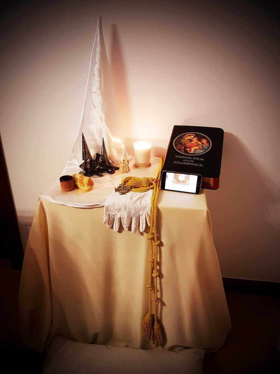 CSagradaCena's tweet photo. Comienza la Hora Santa virtual, al finalizar comenzarán los turnos de Vela al Santísimo hasta las 8 h, podéis realizar vuestro turno individual en este enlace https://t.co/8fZQjbNq16 https://t.co/QBqy5Z1qNJ