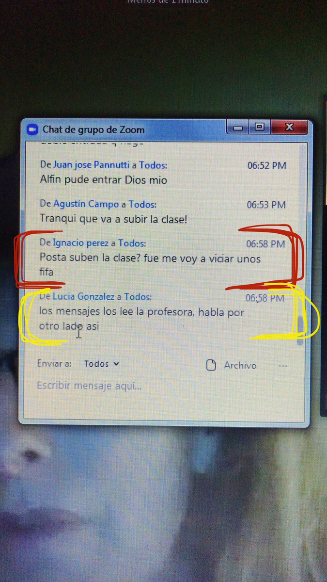 aguszucca's tweet photo. Estoy tentado con el chat de la clase virtual https://t.co/r5bChX8RUR