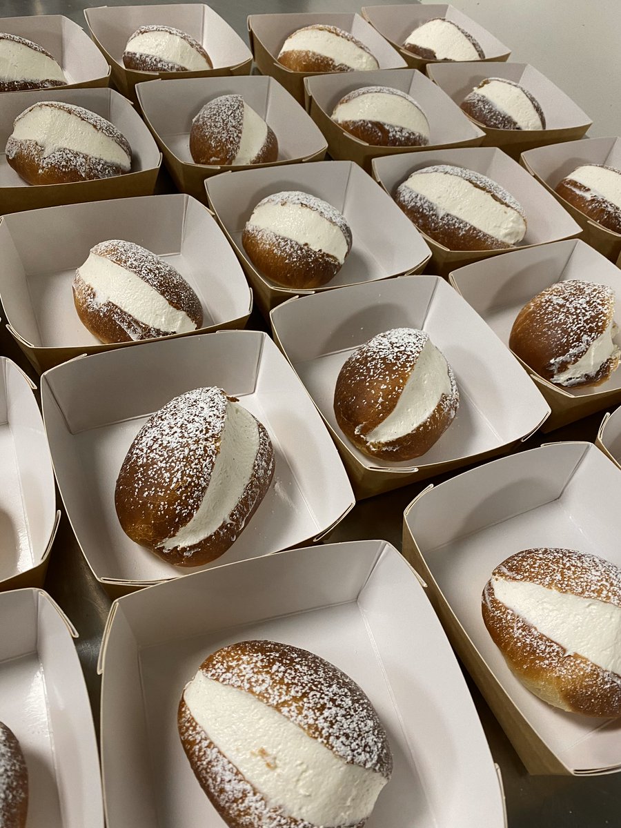 encasdurgence75's tweet photo. [#covid19 #tousmobilises] Un petit déjeuner surprise par le chef-pâtissier Luc Balavoine du #Brachhotel et un déjeuner italien par La petite table de Lorenza Lenzi pour soutenir le personnel soignants.  🙏 à eux pour cette belle journée on poursuit l’effort #TousSolidaires. https://t.co/5dhOgqOJF7