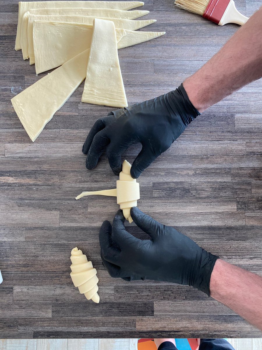 encasdurgence75's tweet photo. [#covid19 #tousmobilises] Un petit déjeuner surprise par le chef-pâtissier Luc Balavoine du #Brachhotel et un déjeuner italien par La petite table de Lorenza Lenzi pour soutenir le personnel soignants.  🙏 à eux pour cette belle journée on poursuit l’effort #TousSolidaires. https://t.co/5dhOgqOJF7