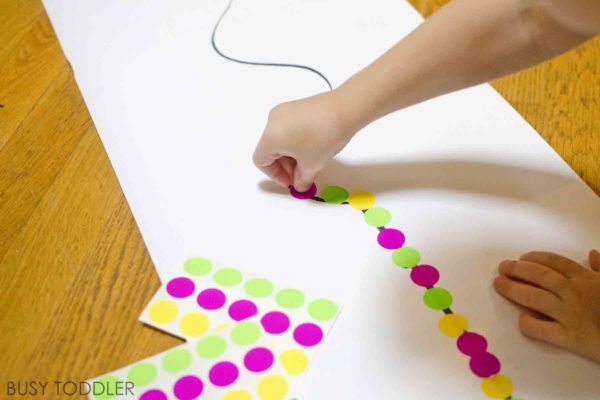 anfieldroadeyfs's tweet photo. It is very important to provide children with opportunities to develop their fine motor control. We need to work on our muscle strength in our hands and wrists in order to make them stronger. This will help them to develop a tripod pen grip. Here are some ideas to try at home... https://t.co/41a9gyDr4u