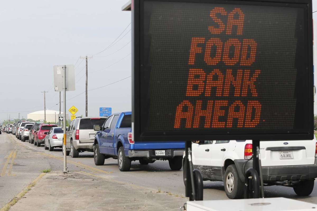 I can't stop thinking about these photos by <a href="/kinhuiphotog/">Kin Man Hui</a> &amp; William Luther. 

This was the line for the <a href="/safoodbank/">San Antonio Food Bank</a> distribution today. 

At least one person was in his car, waiting on site at 6 p.m. yesterday.

More from <a href="/tom_orsborn/">Tom Orsborn</a> on <a href="/ExpressNews/">San Antonio Express-News</a>: expressnews.com/news/local/art…