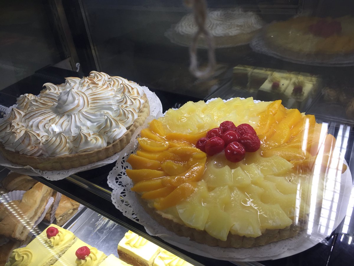 Mientras Uds pelean de comunismo y derechista yo tengo que vender estos productos caseros que son más ricos que esos dos bandos sin duda alguna ! Me ayudan a difundir mis productos mejor? así producen ☝️👁🤝... delivery gratis en Stgo centro !  Se pasaron chiquitos 😘 más fácil!