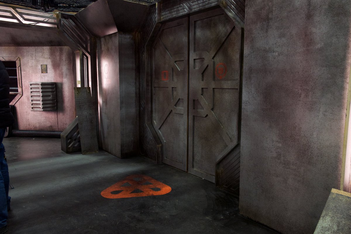 I put together a kit of different graphics for the floors + walls, and infills for  @Gregglecakes modular doors, which meant corridors could be quickly re-dressed to look like different areas of the ship. We ditched deck signs pretty fast as that’s a continuity nightmare  #reddwarf