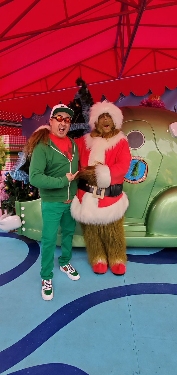 TheCosbounder's tweet photo. @UniStudios Hopefully we can celebrate #Grinchmas this year #UniversalStudiosHollywood https://t.co/jRXbqoLpWJ