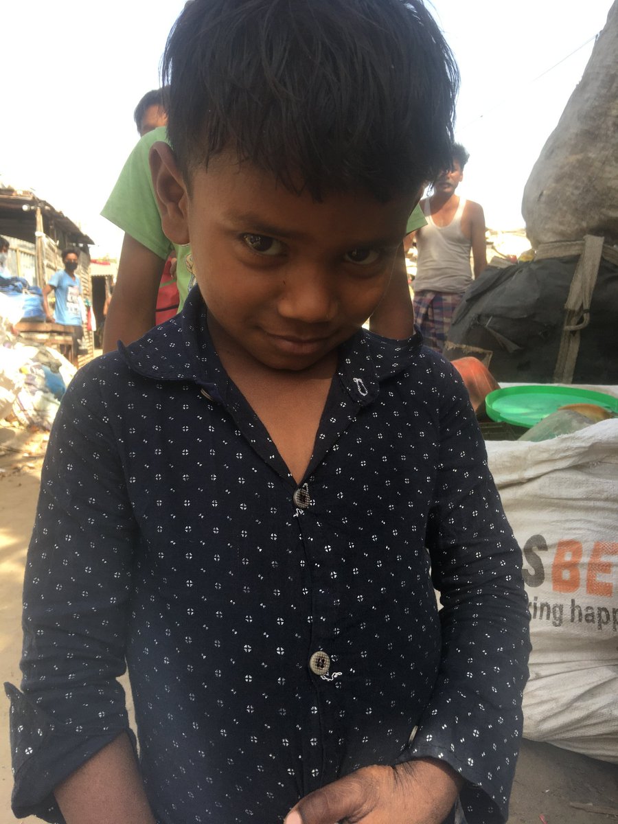 Neerajkr143's tweet photo. कोई मासूमियत ढूंढे तो इन बच्चों में जिनके पास इसके अलावा और कुछ नहीं 🤗
Photo clicked by me @Neerajkr143
During food distribution in kapashera slum by our @Iyrcngo team
@PMOIndia @ArvindKejriwal
#iyrcfoodrelief https://t.co/UfCJRutxZr