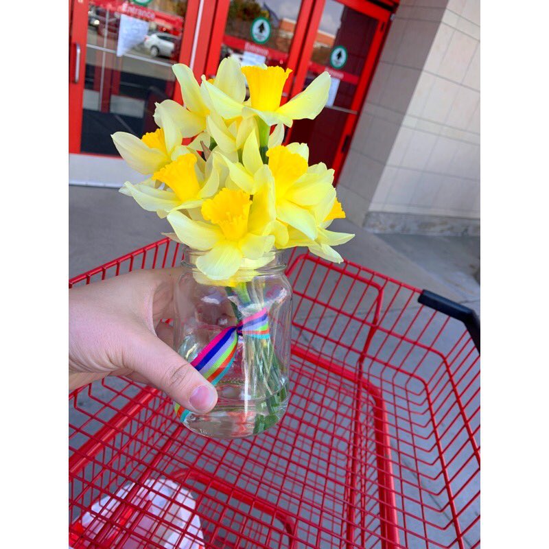 VsSullivan's tweet photo. A Drive Up guest today said "I know y'all cant accept tips so I wanted to bring something to brighten up your day "ππ #daymade #guestdriven #bringjoy https://t.co/6dXlkc0DFz