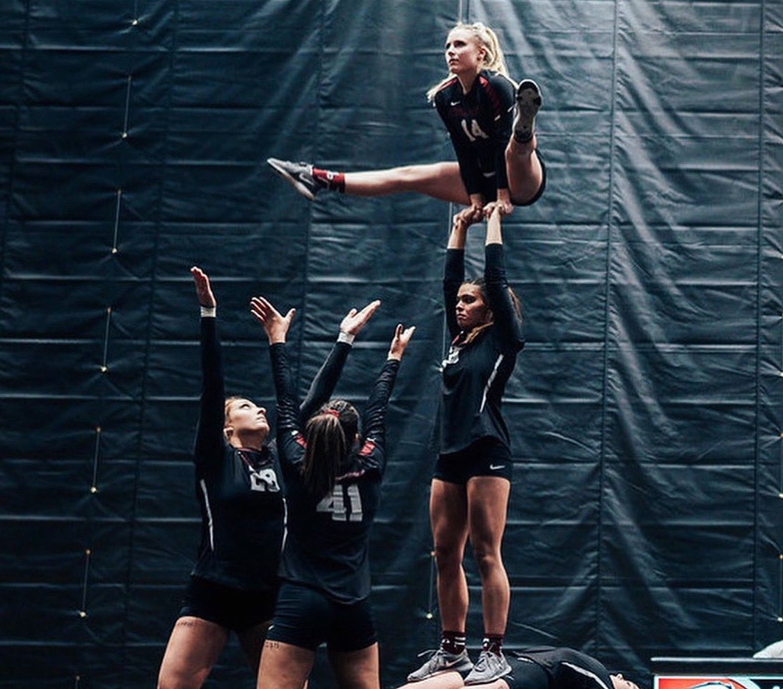 paragon_xl's tweet photo. @azusapacific makes this look easy! What are you doing to improve your skills from home?
#acro #acrobatics #acrobaticsandtumbling #stunting #acrotumble https://t.co/iEpoFNLNsu