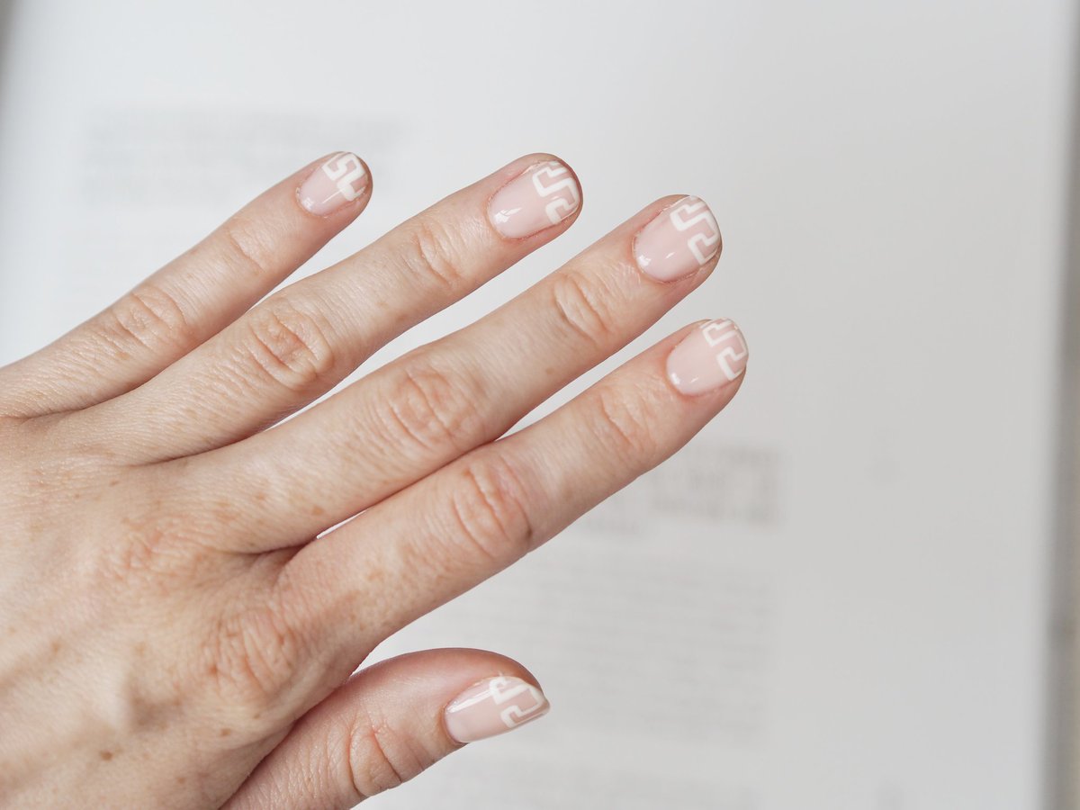 TheMissyT's tweet photo. Jace let me do my #GelNails today &amp; I'm a little bit obsessed with them 🙊

Doing the opposite hand in this design was a bit of a challenge though 😅 https://t.co/3zhpBMZKoz