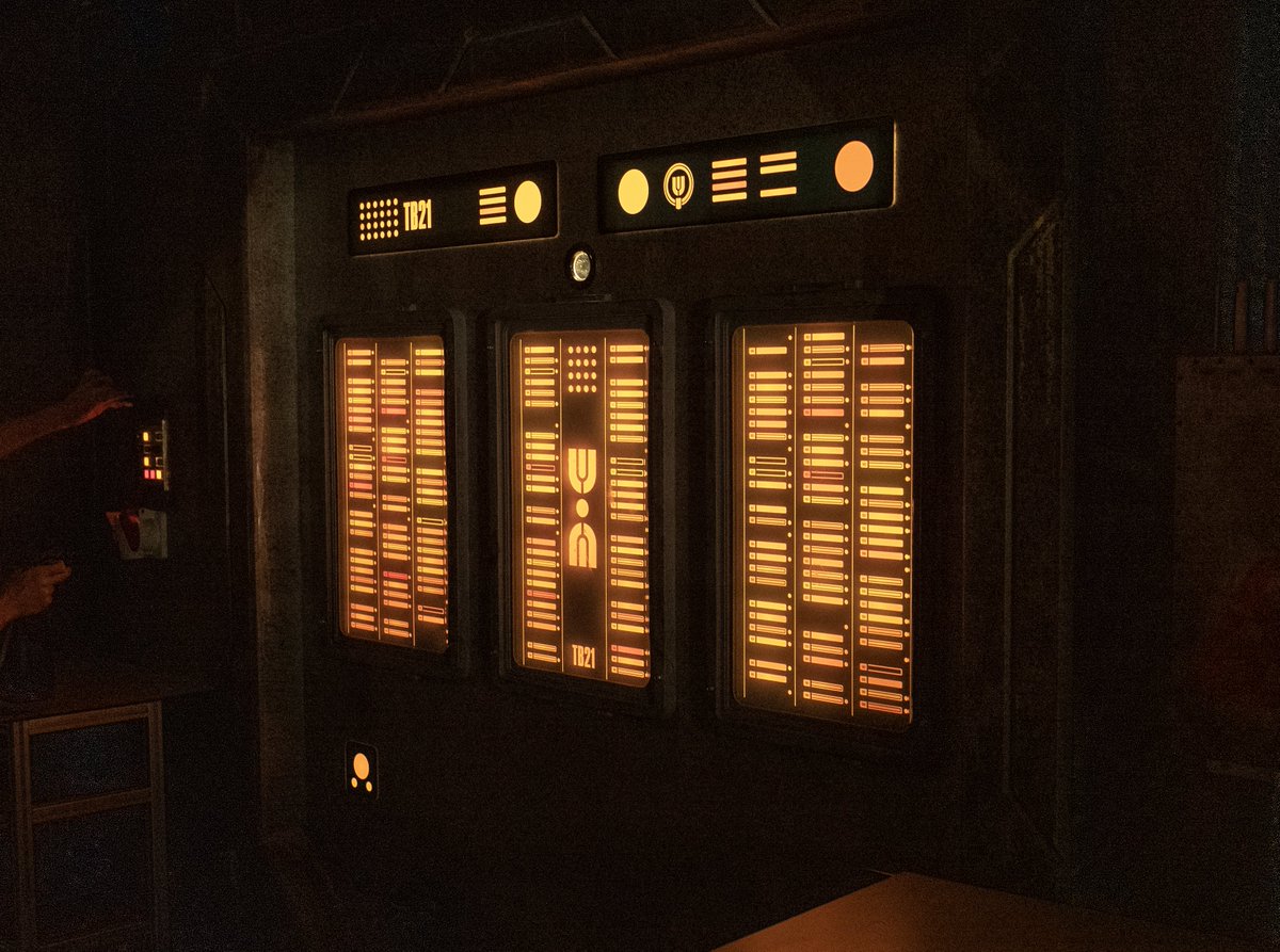 Going back to the Nostromo for ref, I wanted to give these panels a bit of depth, so I made them into cabinets by: sticking the lid of a plastic crate over the front of it. This gives a nice bit of diffusion and a sense of physicality to the graphics  #reddwarf