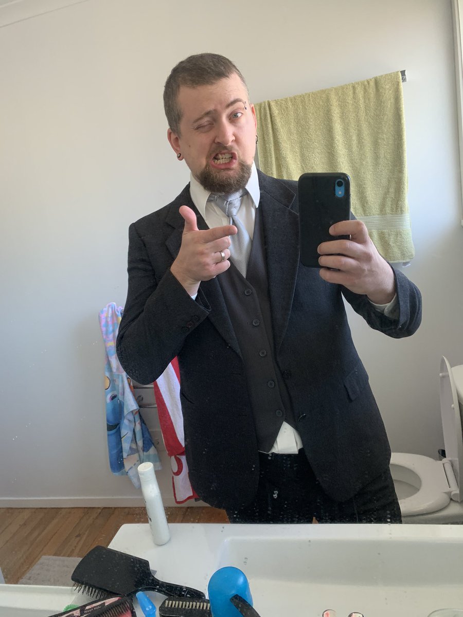 zacharyplyons's tweet photo. Happy #FormalFriday y’all! #WeddingOutfit #StillFits #JustBarely #lol #NZLockdownDay16 https://t.co/jJnSZWak2h