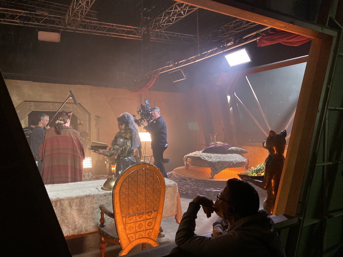 I had nothing much to do with the throne room, so all I can say is that  @domroberts  @Gregglecakes, Lizzie and the rest of the art team did a ridiculous job of making something very grand and opulent-looking on our budget. It was a genuinely lovely set, & DP Ian lit it beautifully