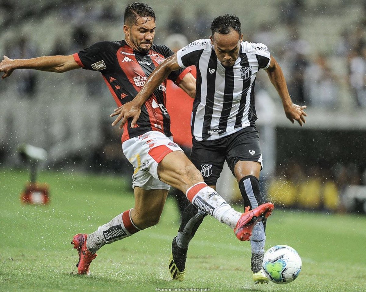 Aquilo em que você acredita define o rumo da sua vida !  #FazOSeuEDáOGás 😤💥🏃🏽‍♂️💨 Esperançoso pro nosso retorno <a href="/ECVitoria/">EC Vitória</a> ⚫️🔴