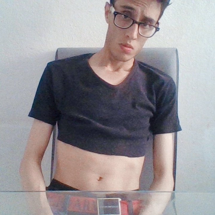 LemonDavid17's tweet photo. #NuevaFotoDePerfil #croptop #croptopformen #croptop2k20 https://t.co/x72nrxuZZP