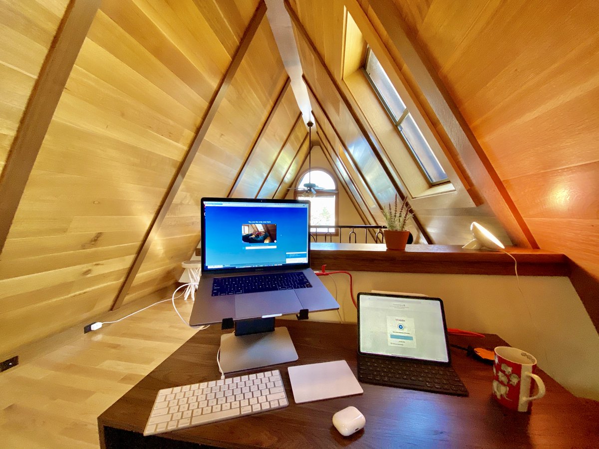 SafariKC's tweet image. How are you staying inspired and productive while staying at home? ... I like to spend some of my time working from inside the Adobe logo.  

Show off your spaces folks!

#AdobeCreativeSetup