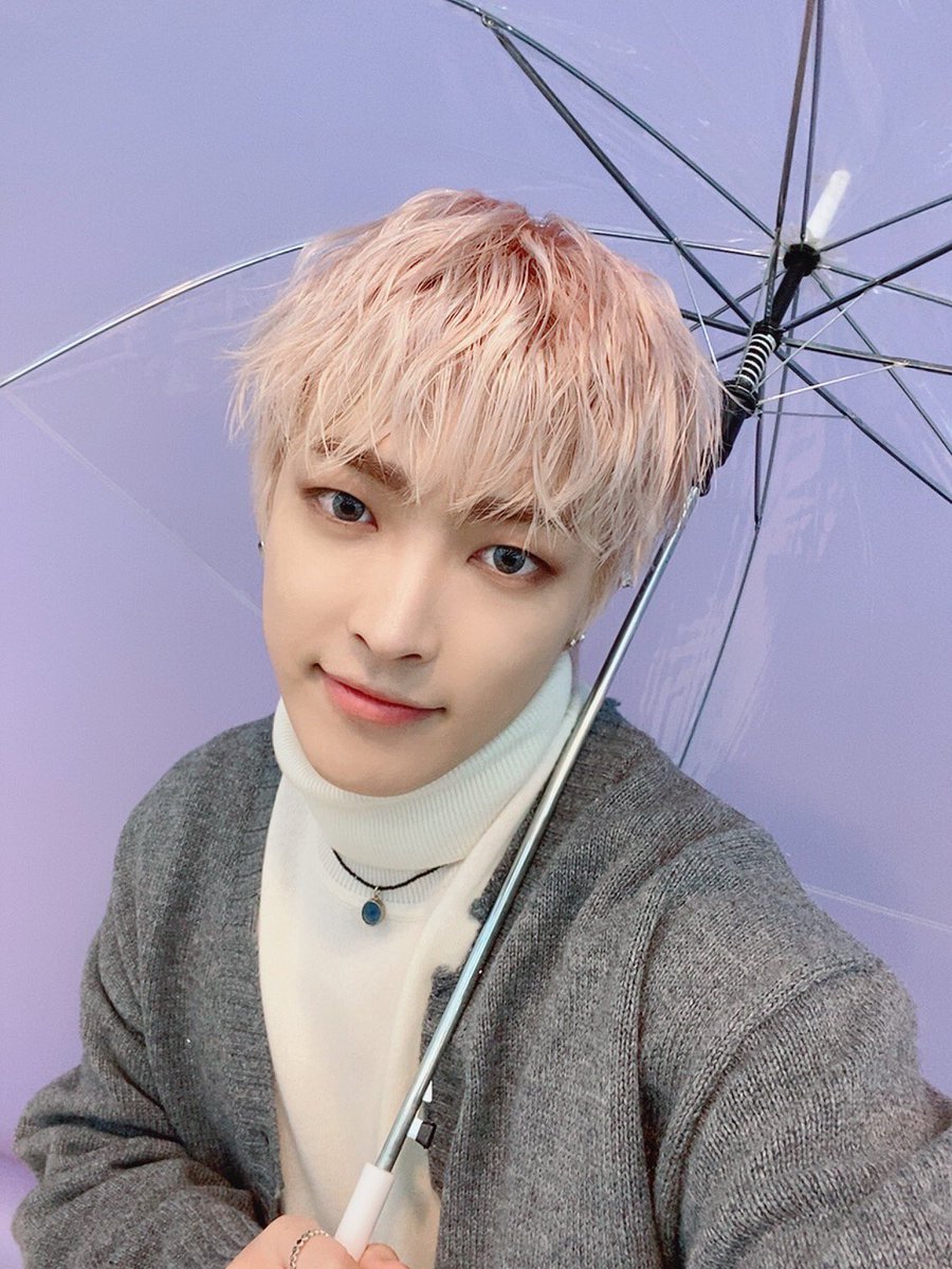 hongjoong's prettiest selcas ; a thread