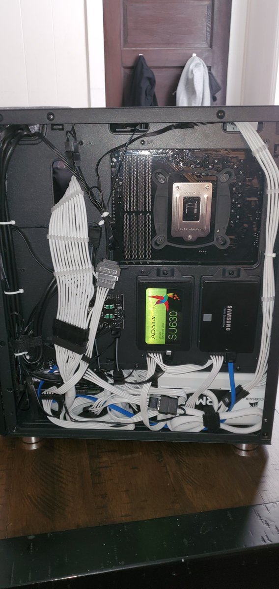my_beard_better's tweet photo. @bitwitkyle Roast me! 

ASrock Z390 Phantom Gaming 4s
I7 9700k
Gigabyte RTX 2080 Super
Corsair LPX Vengeance 32gb 3000Mhz
Corsair RM750x power supply unit 750w ATX https://t.co/5O7DXPWkfS