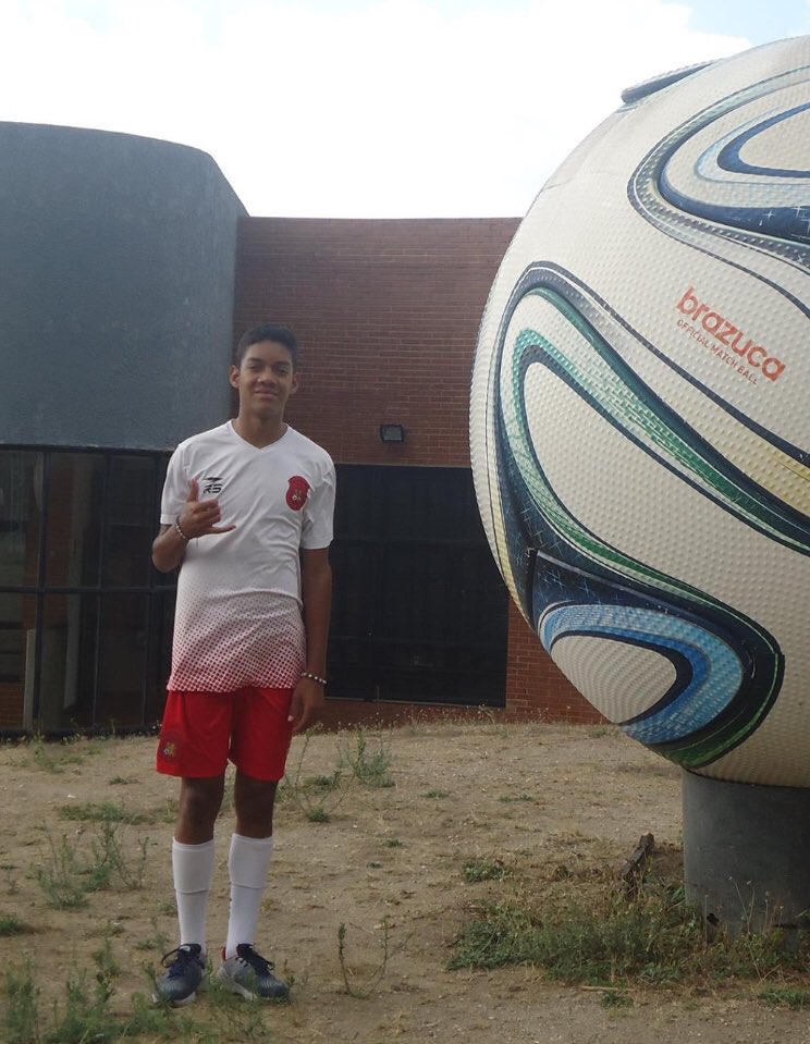 #TBT Sabias que ? Alejandro Arismendi se inició en la categoría Sub-14 del Junidense FC jugó copa plata 2018 💚💙, también disputó Copa elite 2019 con el caracas fc, actualmente está en la sub-17 del caracas fc  fichado para la Copa Oro❤️🖤
Ejemplo de constancia y disciplina.