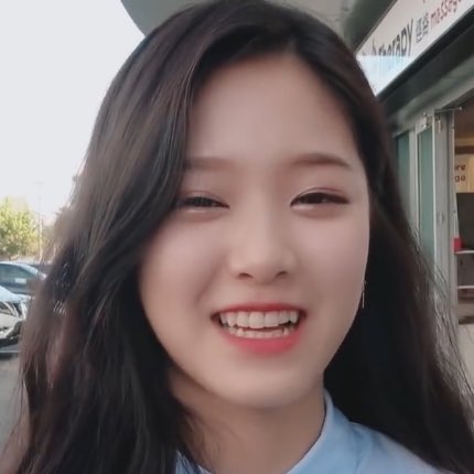 a thread of hyunjins cute little fangs