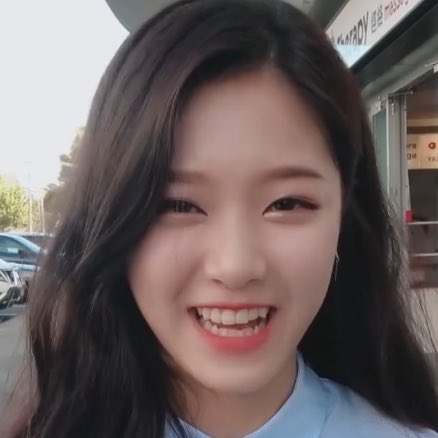 a thread of hyunjins cute little fangs