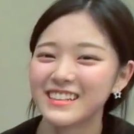 a thread of hyunjins cute little fangs