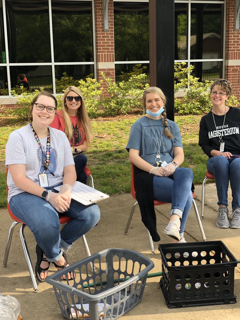 kaseybwood's tweet photo. Our 5th grade teachers said their “fairwells” to their students today. The students’ excitement when seeing the teachers was heart wrenching. I pray for these sweet babies over the next few months and look forward to seeing their sweet faces in the Fall. @AlbertvilleEES https://t.co/QJuBIagTXV