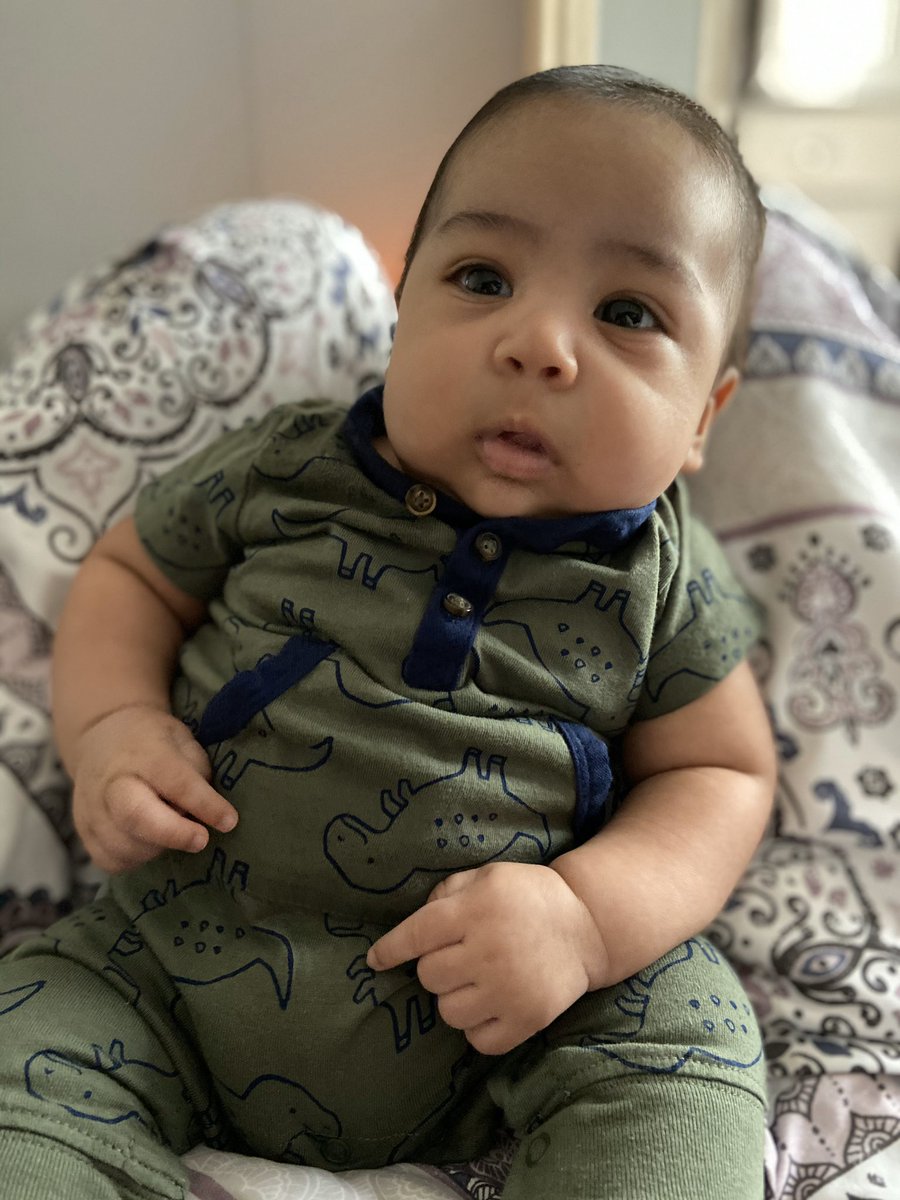 serenitylerr's tweet photo. When ur baby is screaming his head off so you try to sing him to sleep and he starts screaming louderπ₯΄ #thathurted https://t.co/AjKAZroG8Z