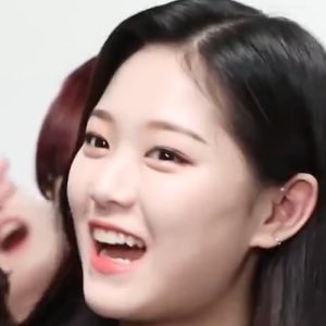 a thread of hyunjins cute little fangs