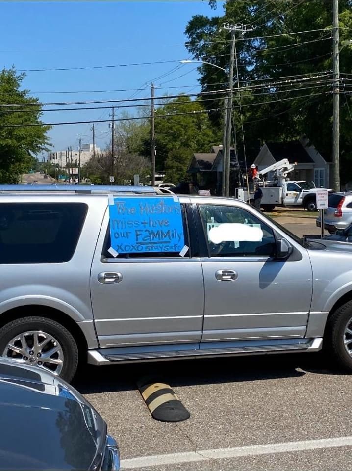 MPSAL's tweet photo. Earlier this week, @ForestAveMagnet held a drive-through supply pickup. It was an amazing success, and many families were sending encouragement to the teachers. #StillMovingForward #MPSMovingForward @DegaSuper @ALdirectorH @CityofMGM https://t.co/ImZKnqzn6L
